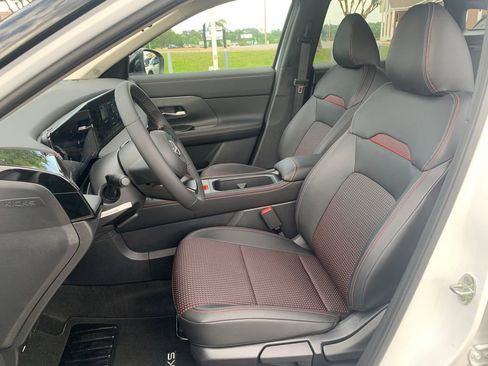 New 2026 Nissan Kicks SR w/ Cold Weather Package FWD image 19