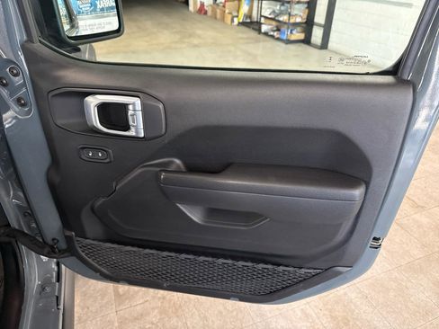 Used 2024 Jeep Wrangler Unlimited AWD/4WD image 62