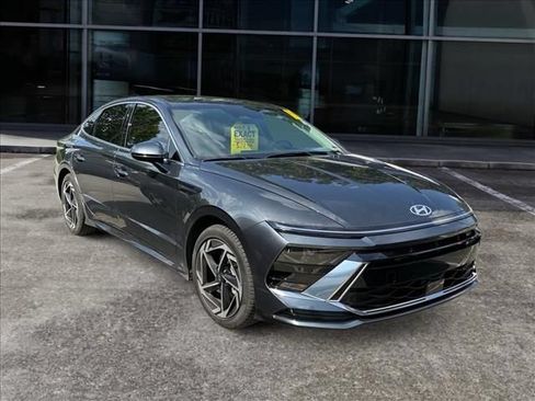 Used 2026 Hyundai Sonata SEL FWD image 2