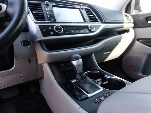 Used 2018 Toyota Highlander Limited Platinum image 30