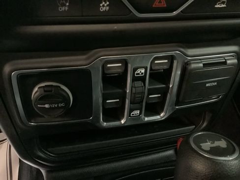 Used 2021 Jeep Wrangler Unlimited Sport image 25