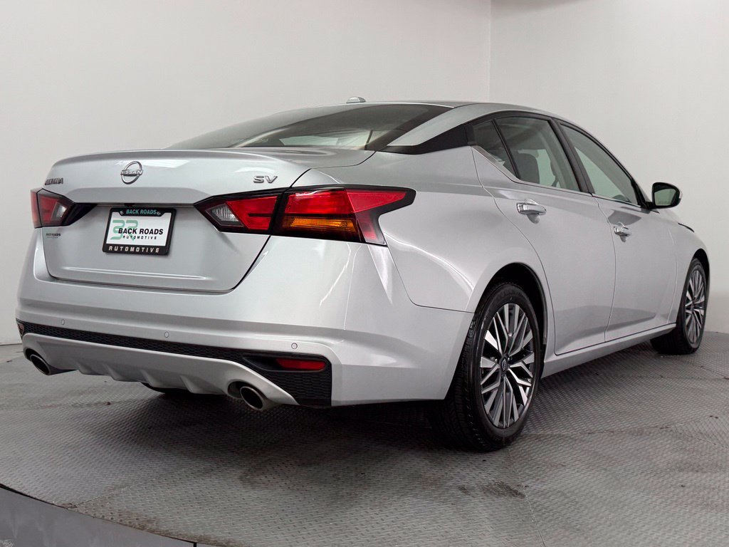 Used 2023 Nissan Altima 2.5 SV w/ SV Premium Package FWD image 9