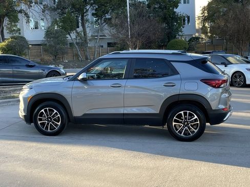 Used 2025 Chevrolet TrailBlazer LT image 3