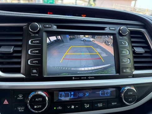 Used 2018 Toyota Highlander Limited image 33