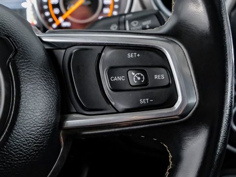 Used 2018 Jeep Wrangler Unlimited Sahara image 17