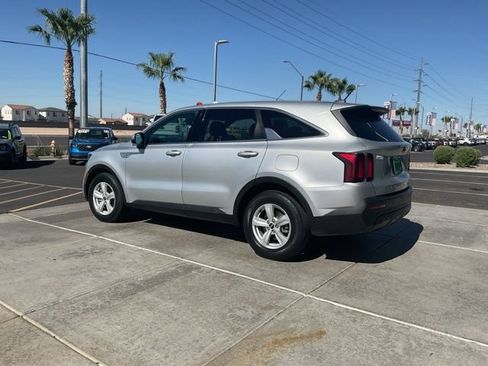 Used 2021 Kia Sorento LX FWD image 5