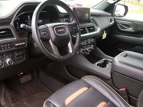 Used 2024 GMC Yukon XL AT4 w/ Technology Package AWD/4WD image 14