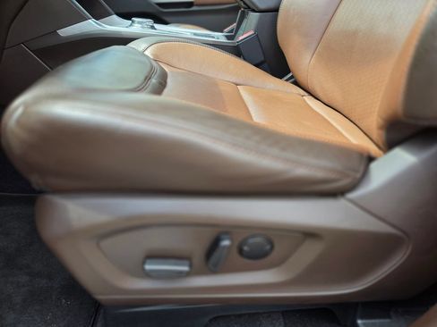 Used 2023 Ford Explorer King Ranch w/ Technology Package RWD image 32