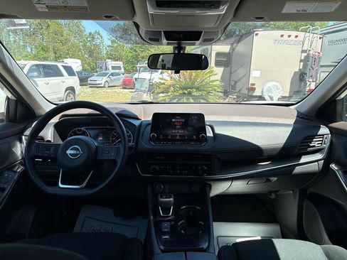 Used 2023 Nissan Rogue S FWD image 15