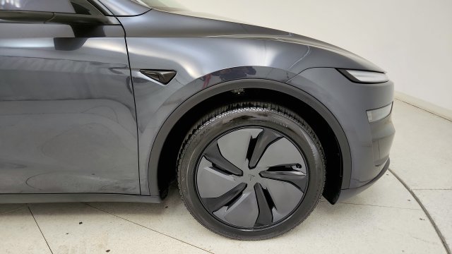 Used 2026 Tesla Model Y Long Range RWD image 23