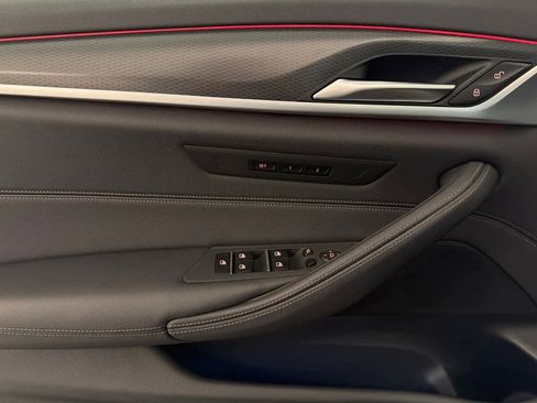 Used 2023 BMW 530e w/ M Sport Package image 12