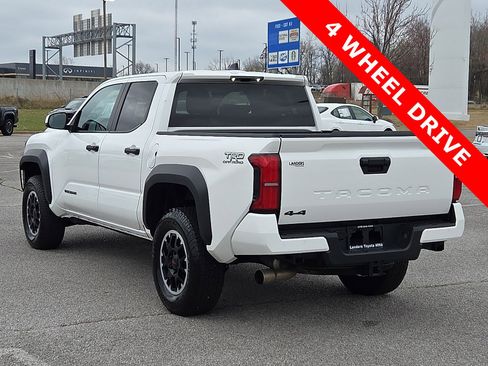 Used 2024 Toyota Tacoma TRD Off-Road image 4