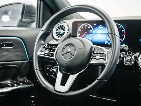 Certified 2022 Mercedes-Benz GLA 250 4MATIC image 15