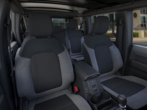 New 2025 Ford Bronco 4-Door image 10