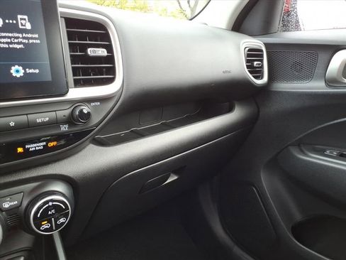 Used 2024 Hyundai Venue SEL image 31