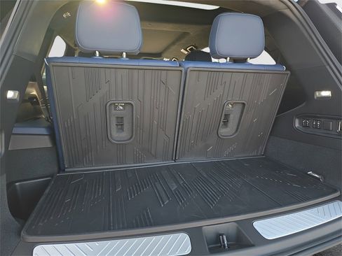 New 2026 Cadillac Vistiq Premium Luxury w/ LPO, Floor Liner Package image 11
