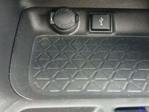 Used 2020 Toyota RAV4 XLE Premium FWD image 6