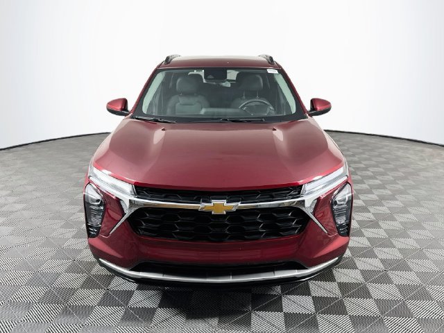 Used 2024 Chevrolet Trax LT FWD image 2