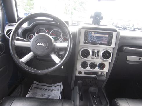 Used 2009 Jeep Wrangler Unlimited Sahara w/ Mopar Leather Group AWD/4WD image 11