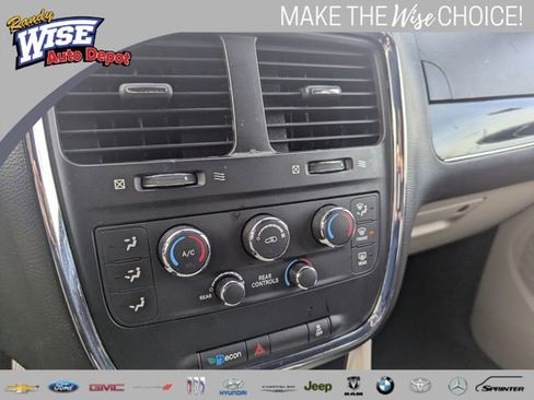Used 2019 Dodge Grand Caravan SXT image 15