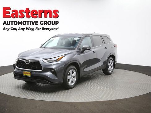 Used 2024 Toyota Highlander LE image 56