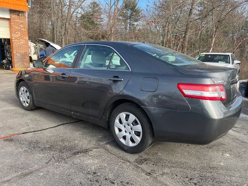Used 2010 Toyota Camry image 3
