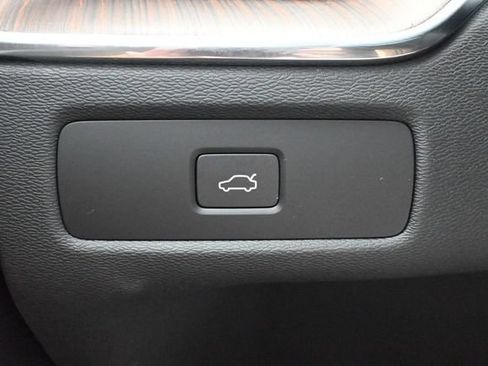 Used 2023 Volvo XC60 B6 Ultimate w/ Protection Package Premier AWD/4WD image 24