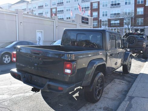 Used 2022 Jeep Gladiator Sport image 5