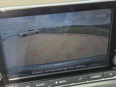 Used 2022 Nissan Rogue SV FWD image 15