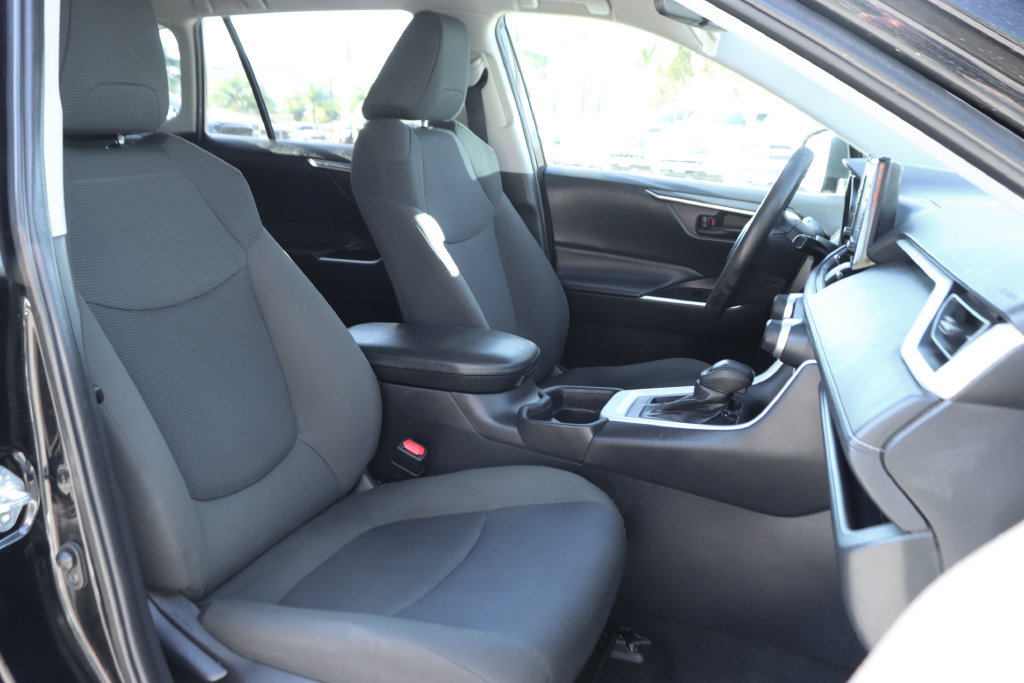 Used 2021 Toyota RAV4 LE FWD image 34
