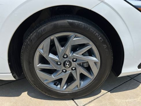 Used 2024 Hyundai Elantra SEL FWD image 5