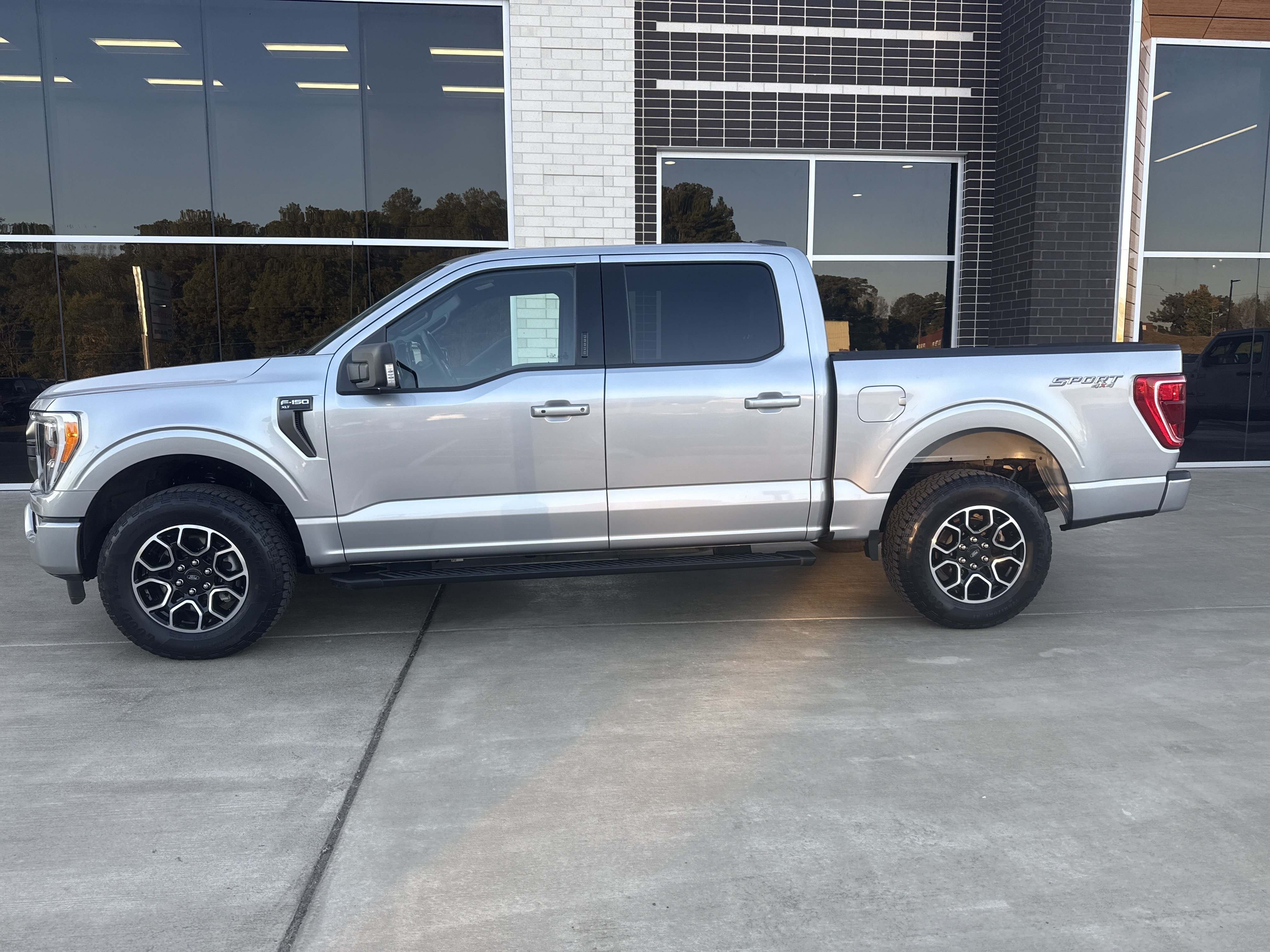 Used 2022 Ford F150 XLT w/ Equipment Group 302A High AWD/4WD image 2