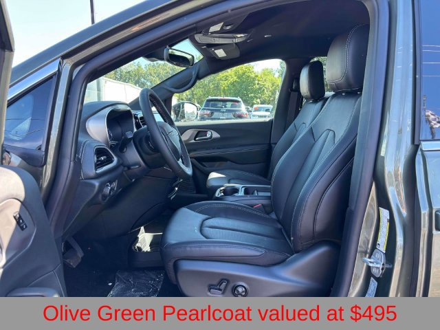 New 2027 Chrysler Pacifica Select AWD/4WD image 6