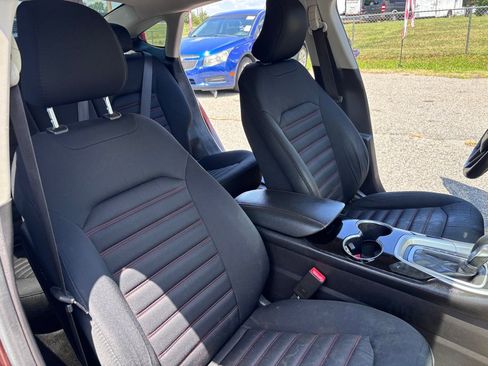 Used 2016 Ford Fusion SE FWD image 24