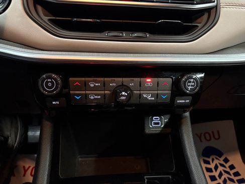 Used 2025 Jeep Compass Limited AWD/4WD image 12