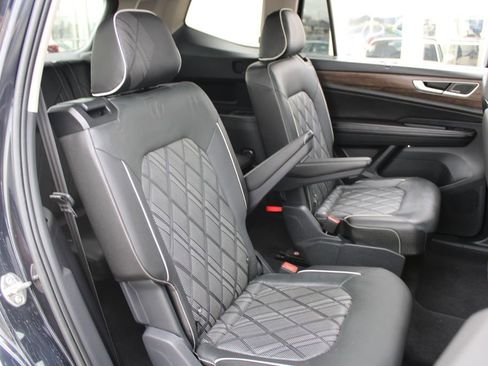 Certified 2025 Volkswagen Atlas SEL Premium R-Line image 27