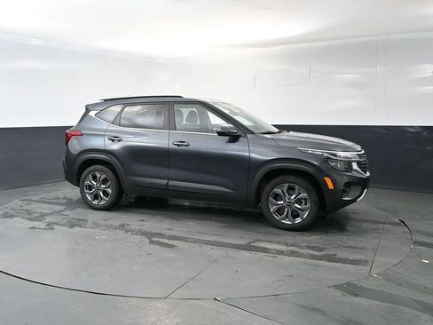 Used 2024 Kia Seltos S AWD/4WD image 7