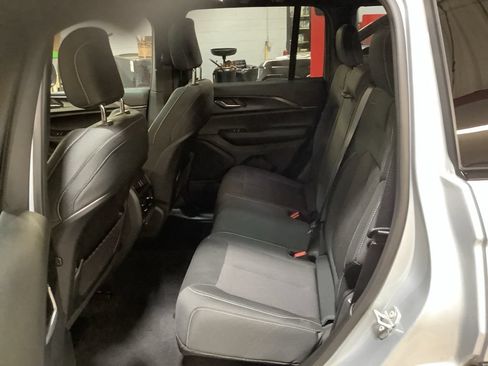 Used 2025 Jeep Grand Cherokee Laredo X w/ Luxury Tech Group I AWD/4WD image 18