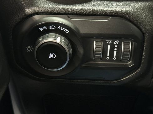 Used 2021 Jeep Wrangler Unlimited Sahara image 29