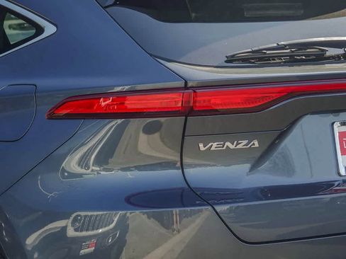 Used 2021 Toyota Venza LE image 6