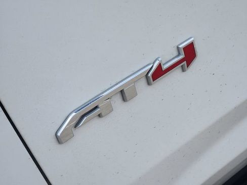 Used 2022 GMC Yukon XL AT4 AWD/4WD image 12