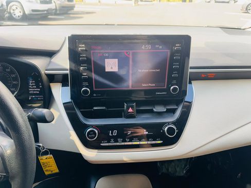 Used 2021 Toyota Corolla LE image 24