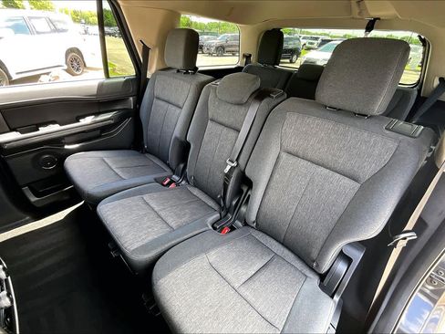 Used 2024 Ford Expedition XLT image 19