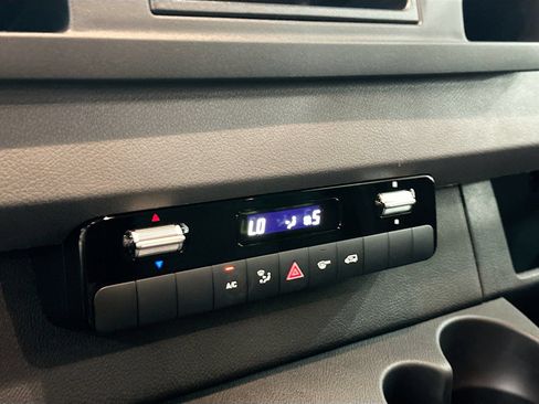 Used 2025 Mercedes-Benz Sprinter 2500 image 16