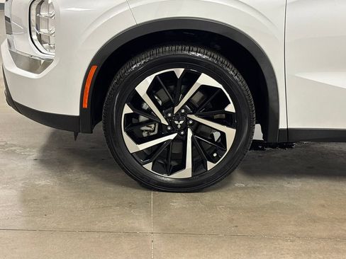 Used 2022 Mitsubishi Outlander ES FWD image 10