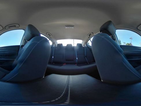 Used 2025 Nissan Altima 2.5 SV FWD image 43
