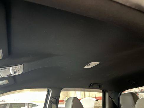 Used 2018 Toyota Tacoma TRD Sport w/ Technology Package AWD/4WD image 25
