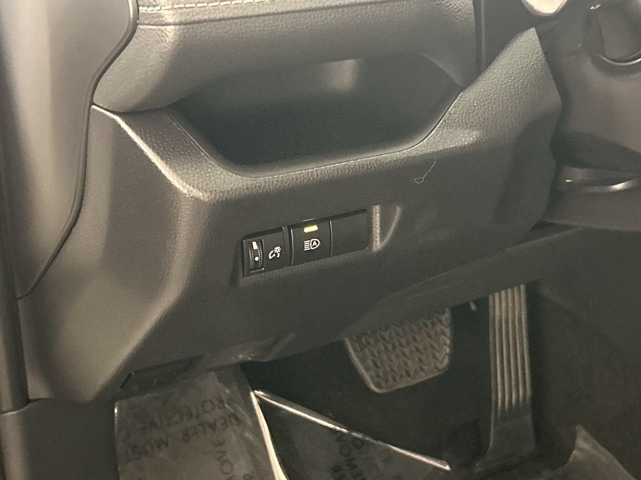 Used 2025 Toyota RAV4 LE AWD/4WD image 13