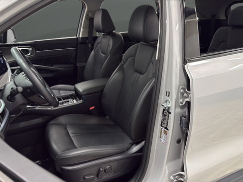 Used 2025 Kia Sorento SX AWD/4WD image 9