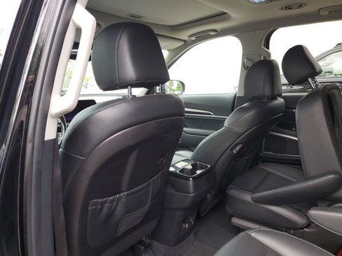 Certified 2024 Kia Telluride S w/ S Sunroof Package FWD image 15
